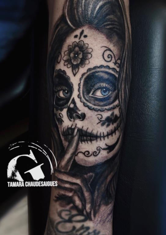  graphicaderme-tamarachaudesaigues-santamuertetatouage-santamuerte-meilleurstatoueursavignon-chaudesaigues-tatouagefemme-tatouage.jpg (1.11 Mo)